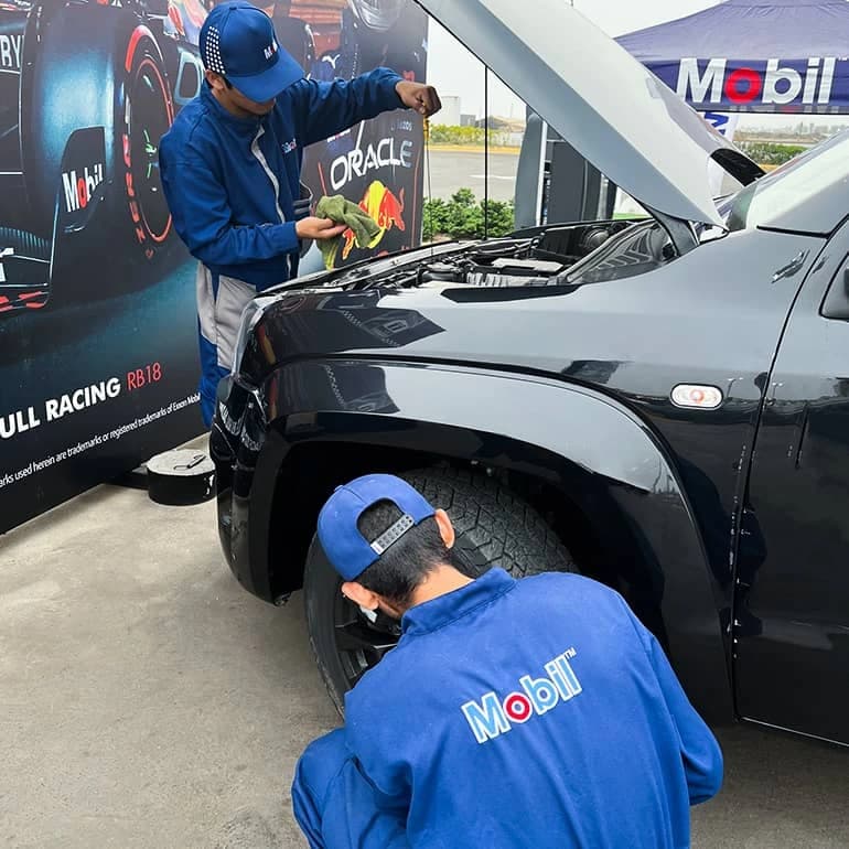 Mobil y Terpel hacen revisión de fluidos gratis a autos que van al sur en verano.webp