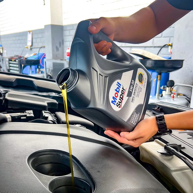 Paso a paso - Aprende cómo cambiar el lubricante de tu auto.webp