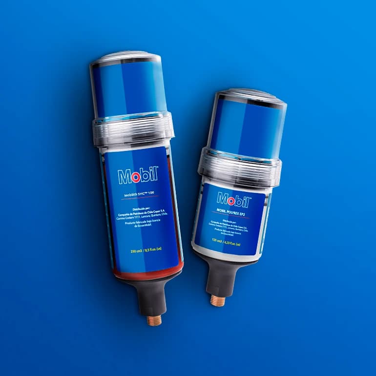 Beneficios de aplicar grasas Mobil usando vasos lubricadores.webp