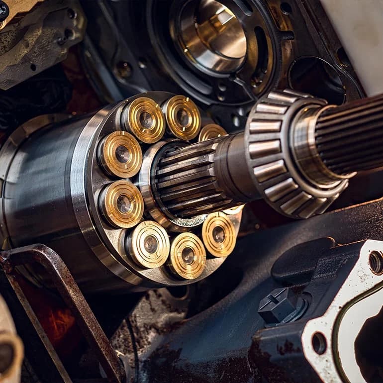 Aprende más sobre la importancia y los tipos de aceites hidráulicos.webp