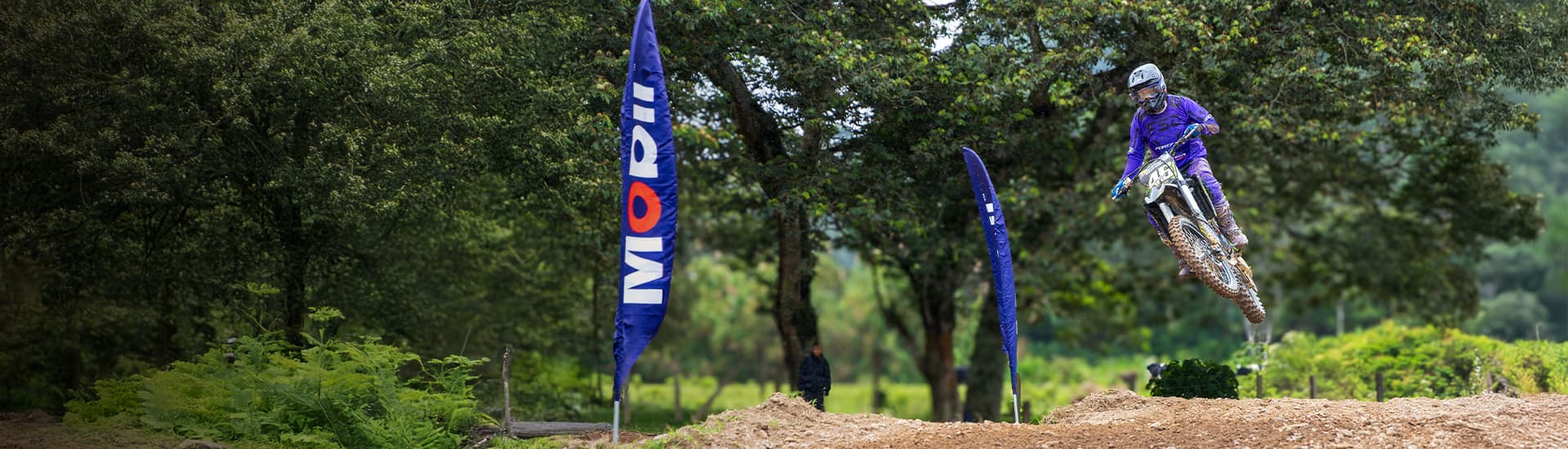 banner Mobil™ Racing Precisión de competencia, vuelta tras vuelta