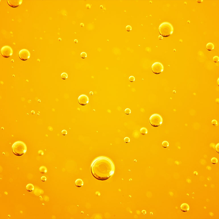 Las burbujas se forman cuando el aire se queda en el lubricante. Esto genera la formación de espuma.